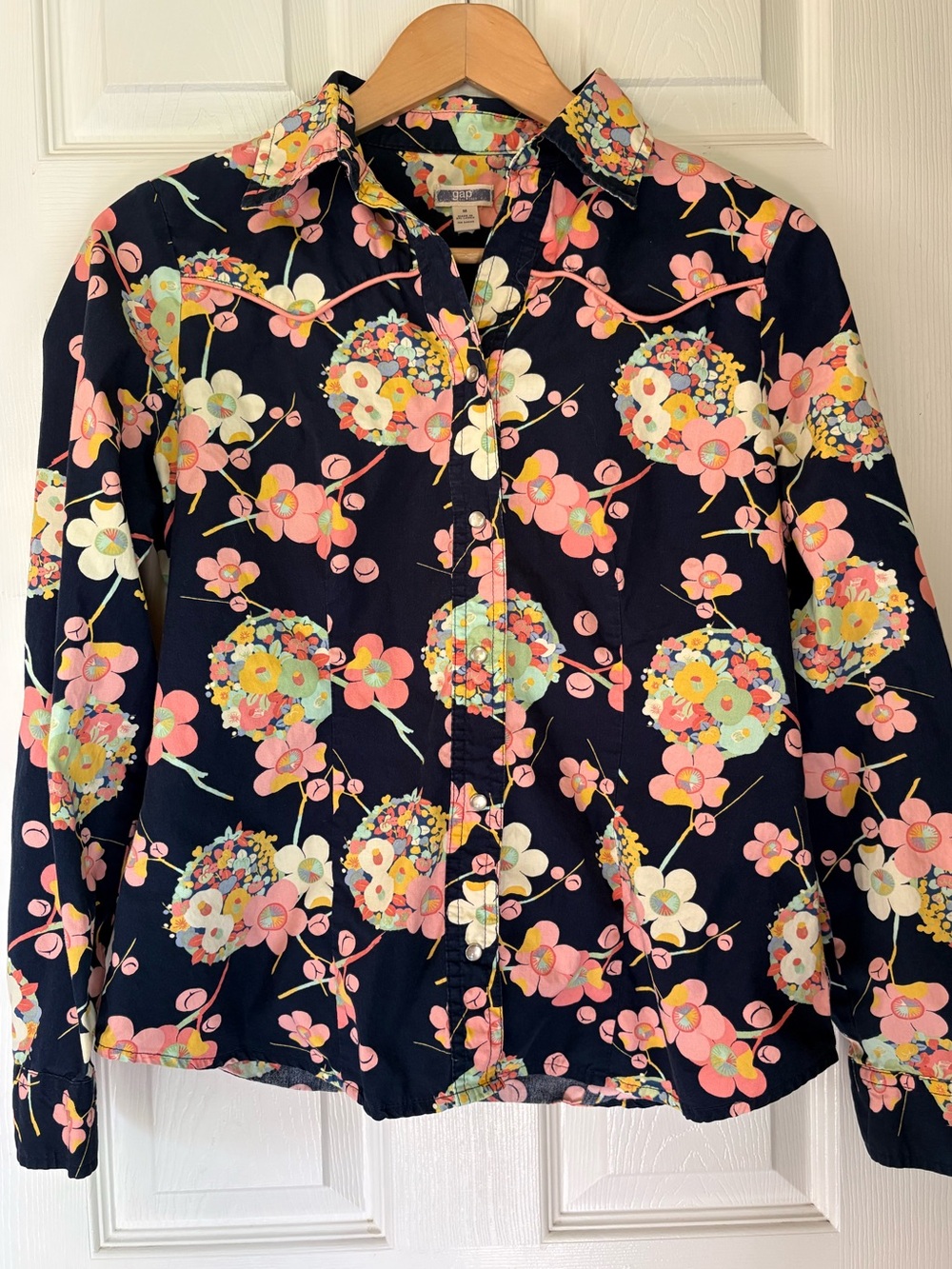 Rare vintage Gap Floral western Shirt in Navy with Pink & Mint Blooms